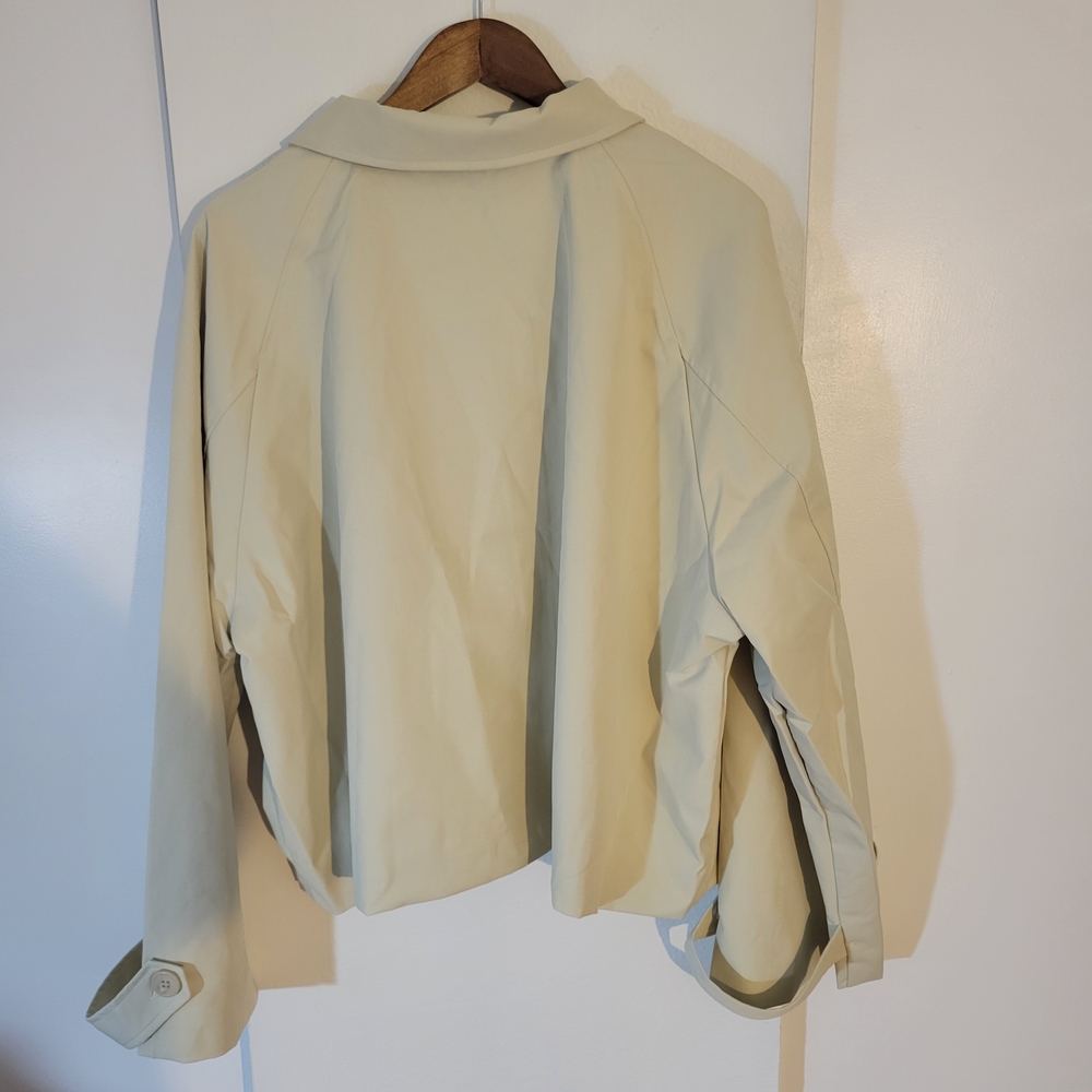PrettyLittleThings Plus Cream Cropped Jacket - Picture 3 of 6